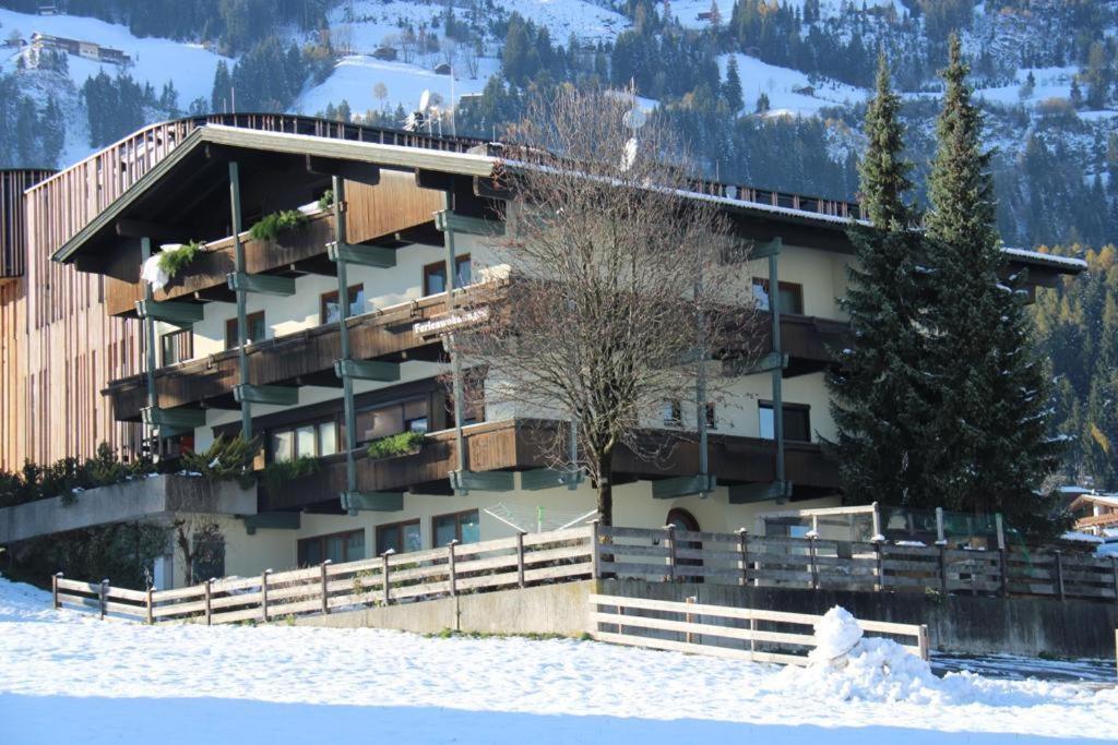 Ferienwohnungen Egger - Direkt An Der Spieljochbahn Fügen Exterior foto